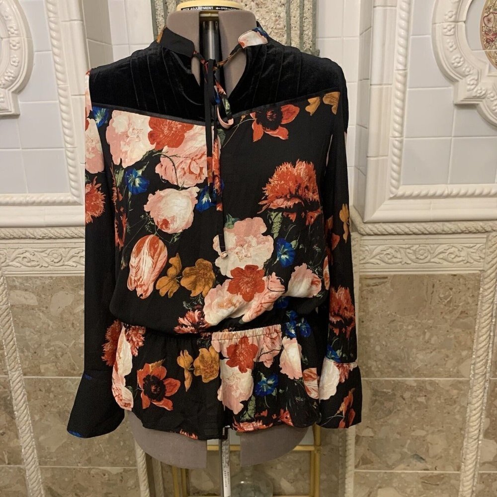 Worthington. Size XL. Blouson Velvet Trim Bell Sleeve Cuff Chiffon Blouse. B37